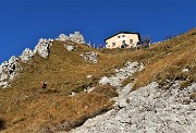 40 Ultimo ripido strappo per il Rif. Rosalba (1730 m)